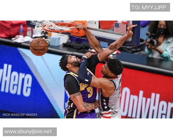 戴维斯突破分球 八村塁底角三分命中 戴维斯突破分球 八村塁底角三分命中